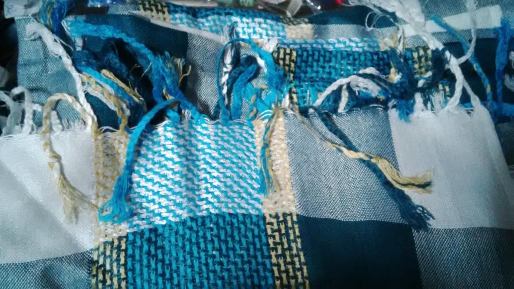 1 chiếc khăn choàng cổ của NAM sọc caro xanh-trắng vải đẹp và quá tuyệt làm quà - 1