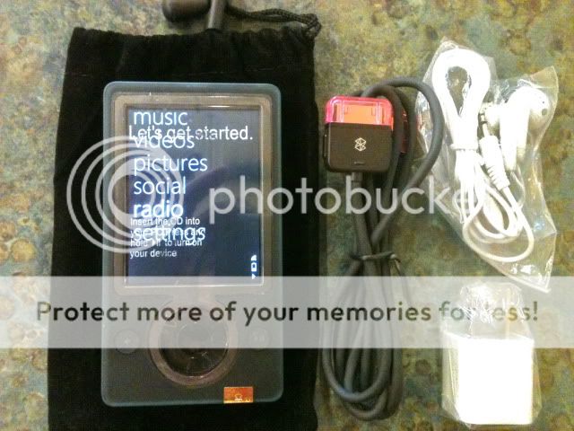 Microsoft Zune 30 Black (30 GB) BRAND NEW w/Extras 882224529174  